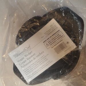 NWT Sealed Pampered Chef Veggie Wedger